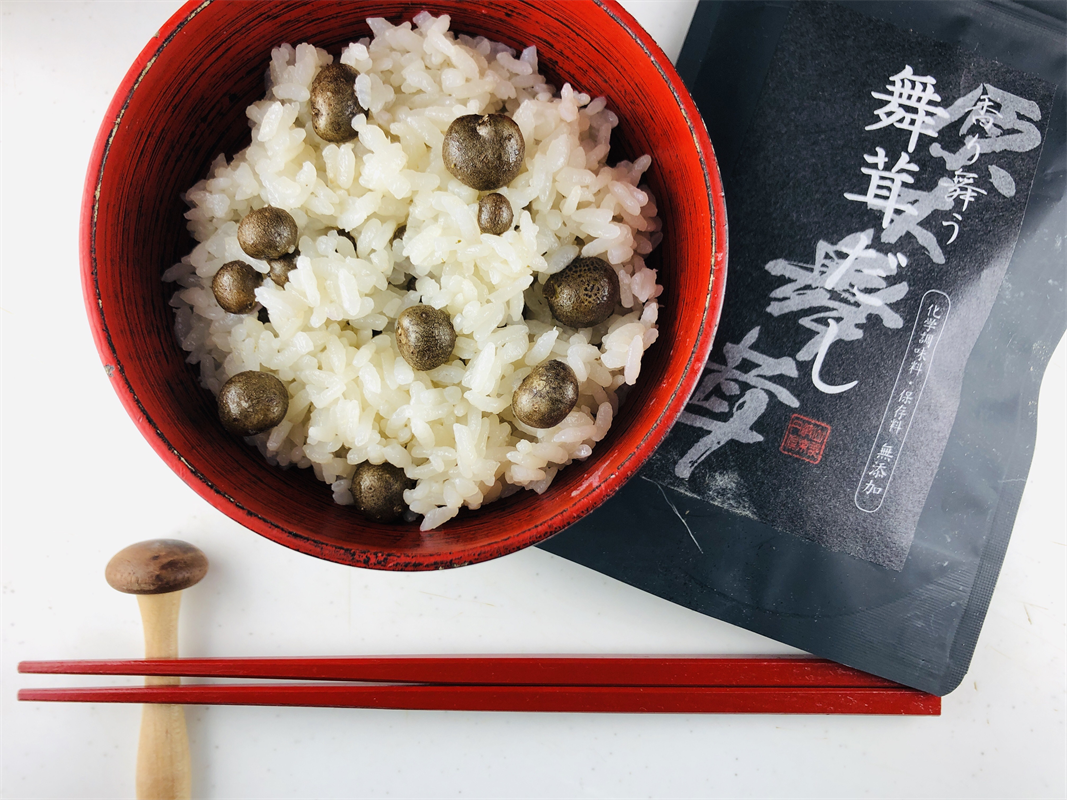 舞茸だしで炊いたムカゴご飯