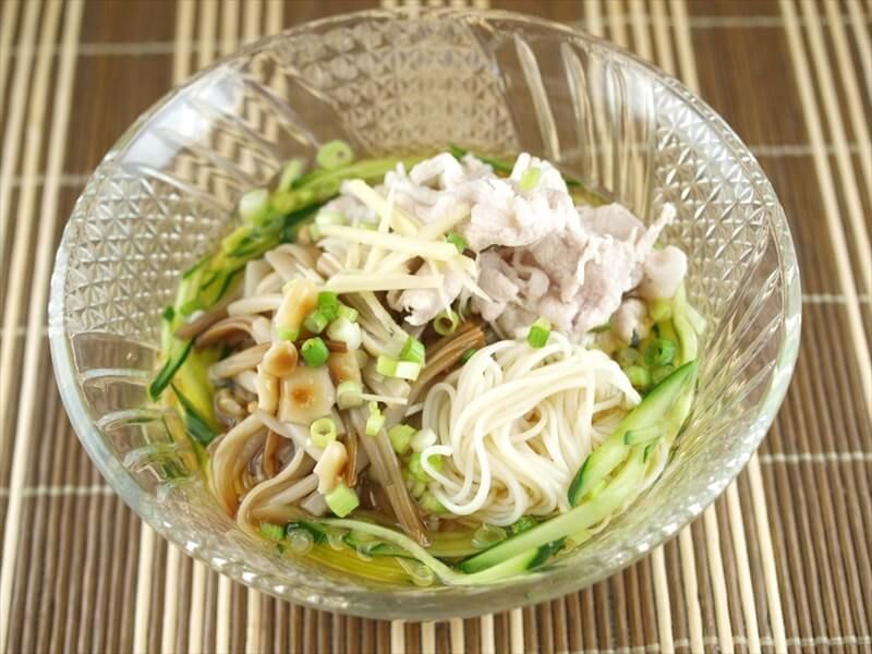 ブラウンえのき入りそうめん